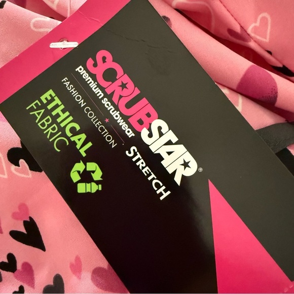 Scrubstar Women's Size 3XL Sentimental Hearts Valentines Day Pink Scrub Top NWT - Picture 7 of 10